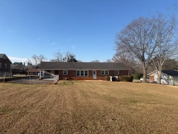 18 Annandale DR, Boiling Springs, SC 29316-9313
