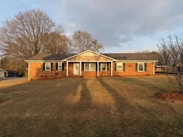 18 Annandale DR, Boiling Springs, SC 29316-9313