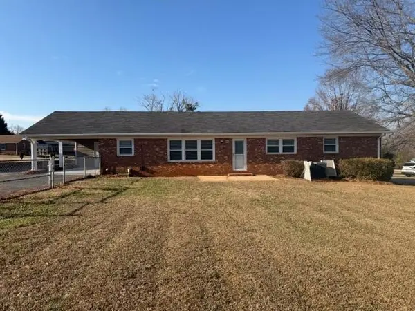 18 Annandale DR, Boiling Springs, SC 29316-9313