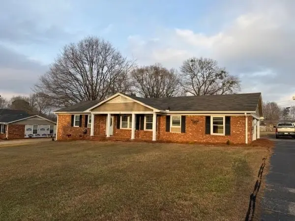 18 Annandale DR, Boiling Springs, SC 29316-9313