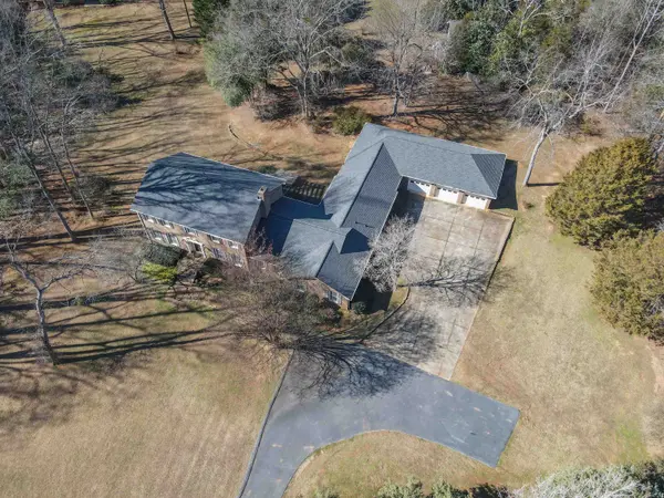 234 Dunbarton DR, Spartanburg, SC 29307-3843