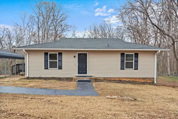 326 Millbank RD, Wellford, SC 29385