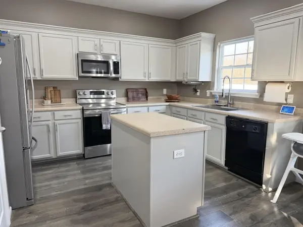 705 Shadow Dance Ln, Boiling Springs, SC 29316