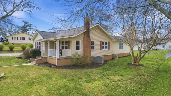 3 Littlejohn ST, Inman, SC 29349