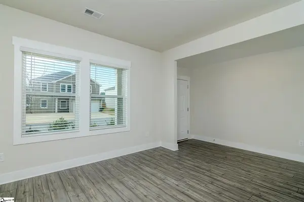 325 Roderick LN, Greenville, SC 29605