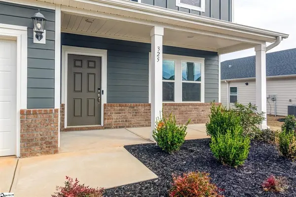 325 Roderick LN, Greenville, SC 29605