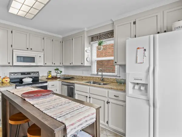 5 Hillington PL, Greer, SC 29651