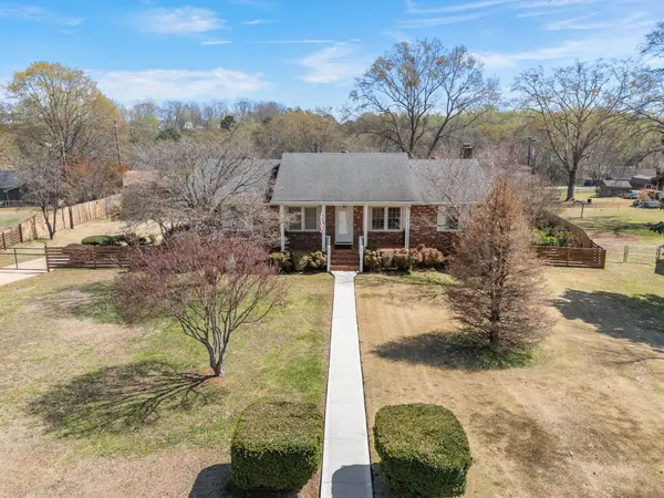 404 Shamrock Dr, Boiling Springs, SC 29316