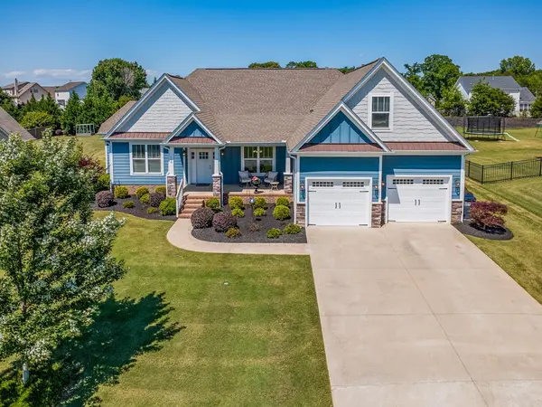 100 Ridgefield LN, Greer, SC 29651