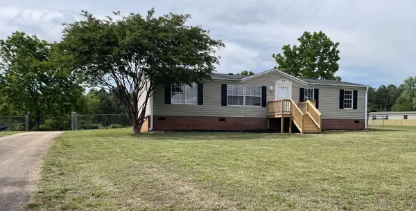 808 W Fleming Farm Dr, Inman, SC 29349