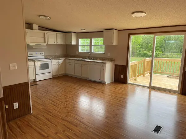 808 W Fleming Farm Dr, Inman, SC 29349