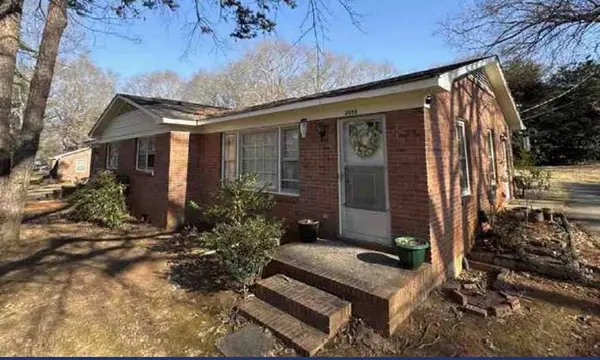 2052 Pineview DR, Spartanburg, SC 29307-3805