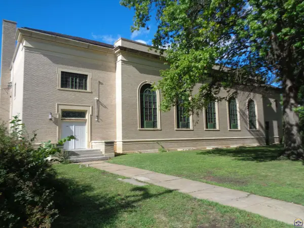 1239 SW Western AVE, Topeka, KS 66604