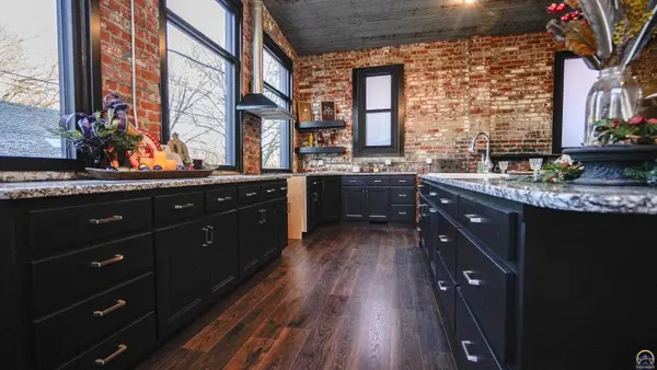 122 E 5th ST, Holton, KS 66436