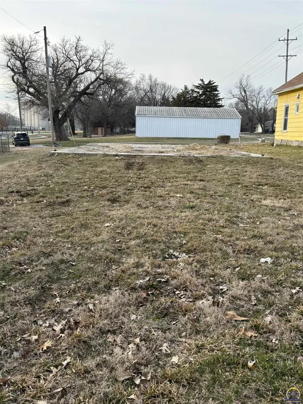 712 E Ninth St, Emporia, KS 66801