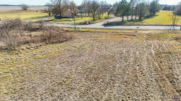 5870 SE 53rd St, Berryton, KS 66666
