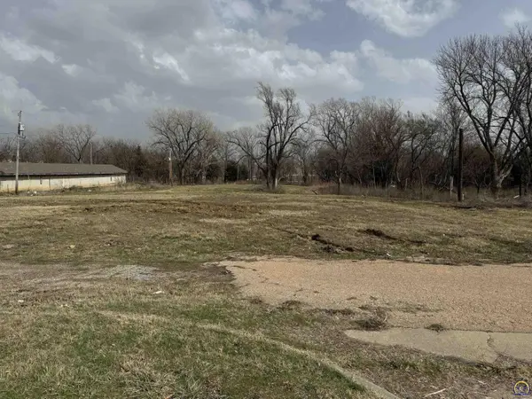 3746 SW Topeka BLVD, Topeka, KS 66609