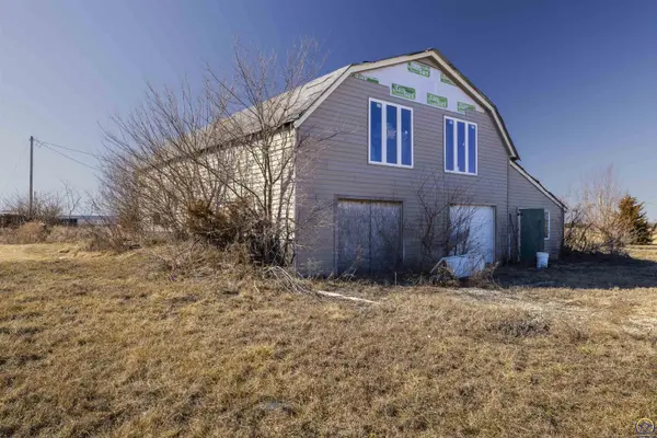 7737 SW Crawford RD, Auburn, KS 66402
