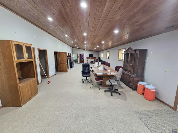 1705 Oregon, Hiawatha, KS 66434