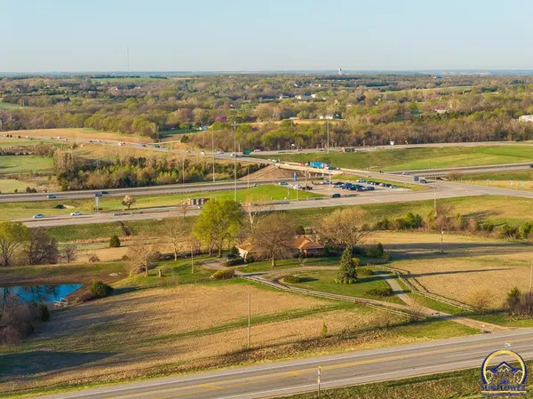 6800 Lakeview RD, Lawrence, KS 66049