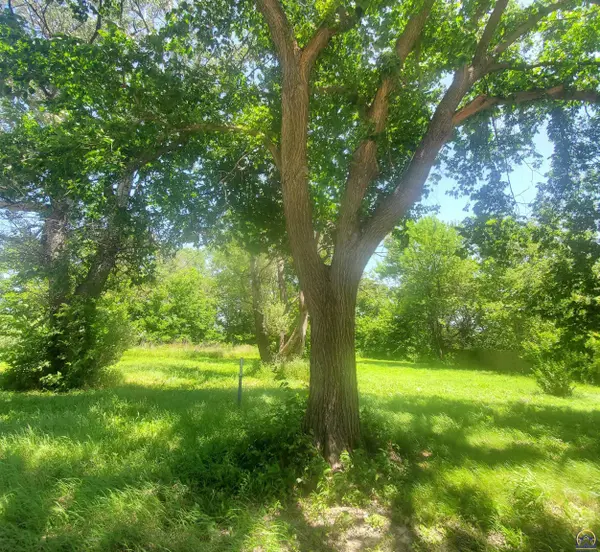 524 N 6th St, Osage City, KS 66523