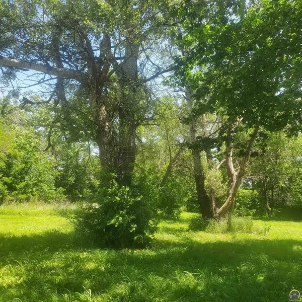 524 N 6th St, Osage City, KS 66523