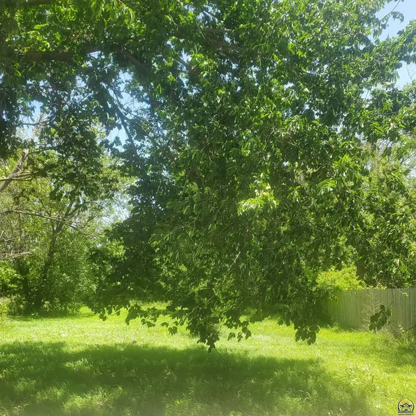 524 N 6th St, Osage City, KS 66523
