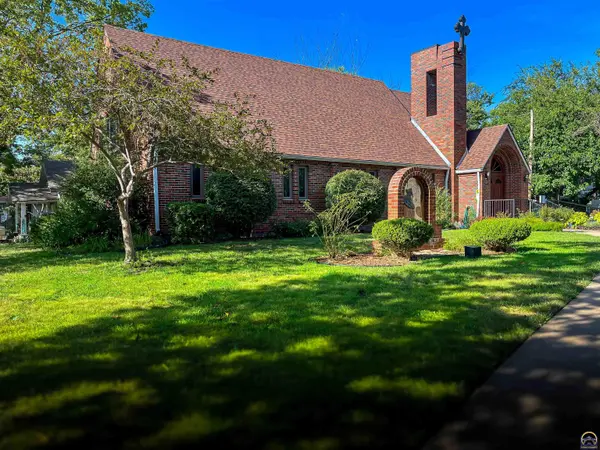 2516 SW Huntoon ST, Topeka, KS 66604
