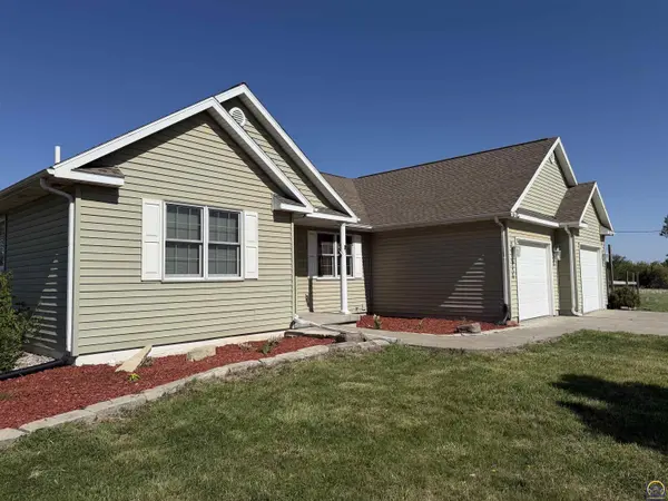 6036 SE Adams St, Topeka, KS 66609