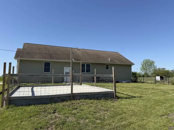 6036 SE Adams St, Topeka, KS 66609