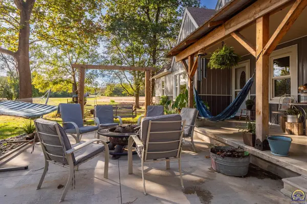 7632 K-92 HWY, Ozawkie, KS 66070