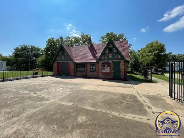 1700 SW Buchanan ST, Topeka, KS 66611