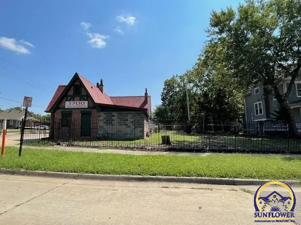 1700 SW Buchanan ST, Topeka, KS 66611