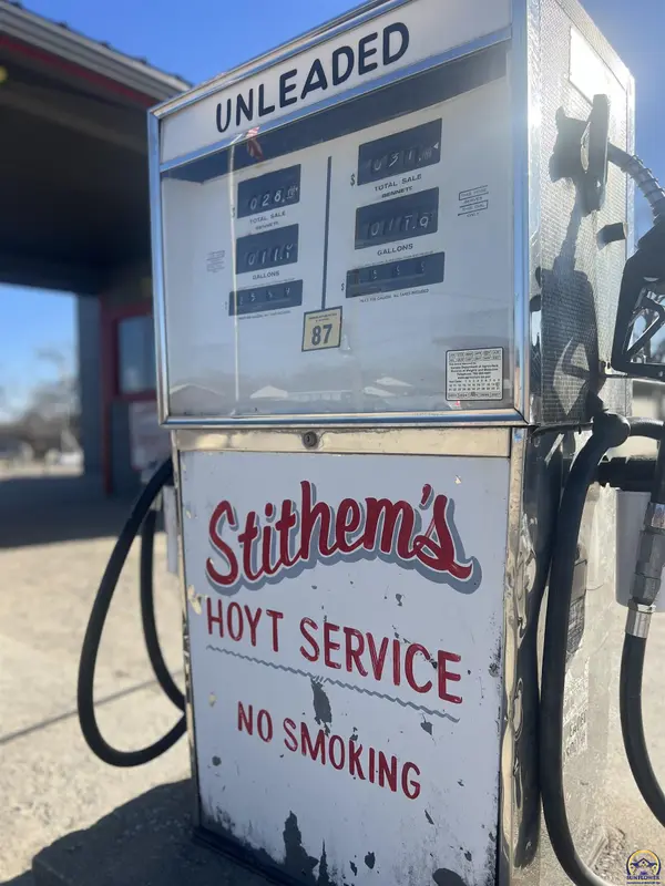 117 E 4th St, Hoyt, KS 66440