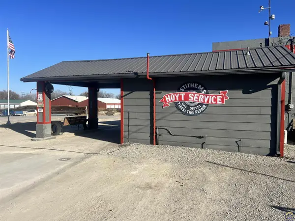 117 E 4th St, Hoyt, KS 66440