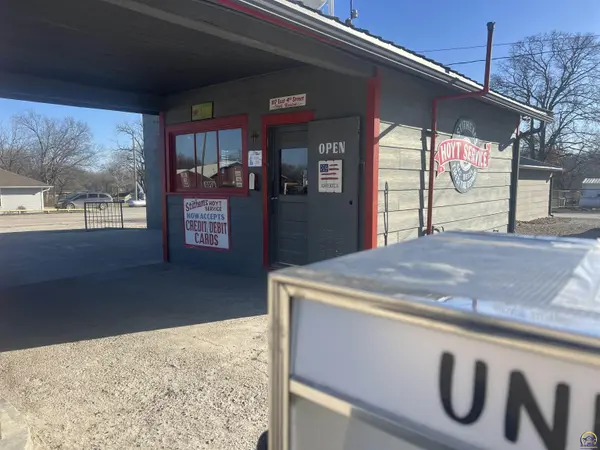 117 E 4th St, Hoyt, KS 66440