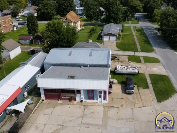 500 Oregon ST, Hiawatha, KS 66434