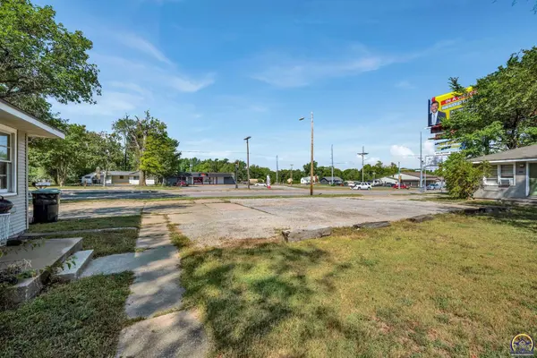 2104 SE California AVE, Topeka, KS 66605