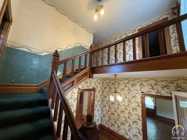 218 E Perry ST, Rossville, KS 66533