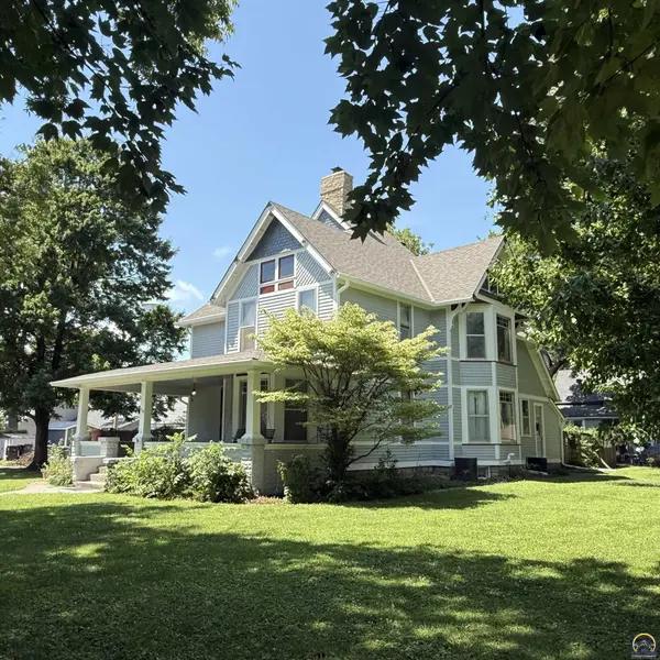 218 E Perry ST, Rossville, KS 66533