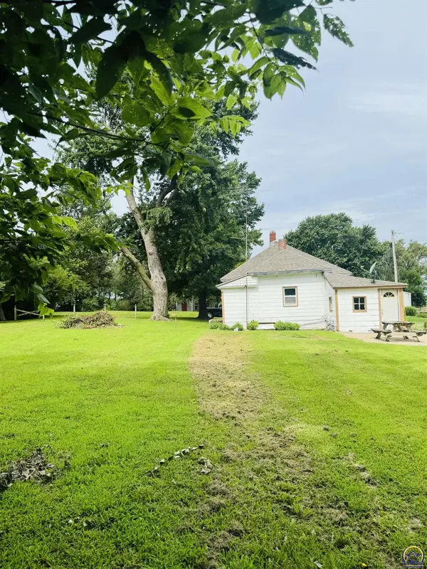830 Locust ST, Nortonville, KS 66060