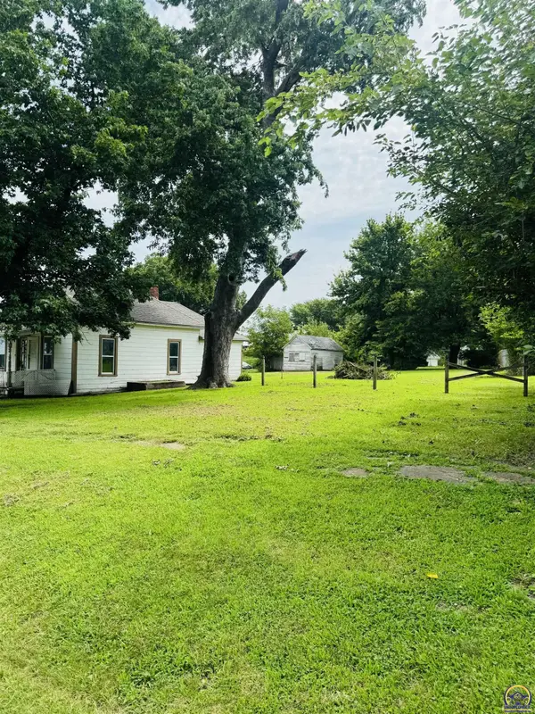 830 Locust ST, Nortonville, KS 66060