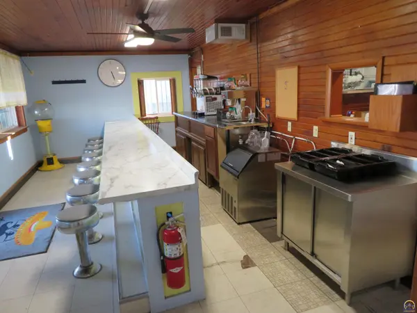 204 Third St, Winchester, KS 66097