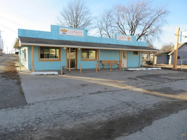 204 Third St, Winchester, KS 66097