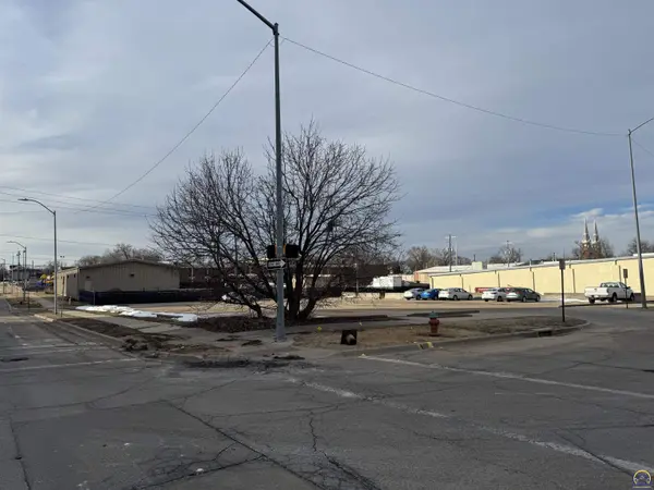 204 SW 5th ST, Topeka, KS 66603