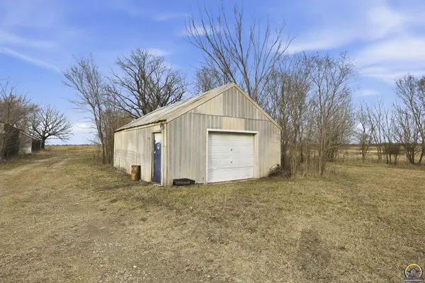 2052 E 341st ST, Melvern, KS 66510