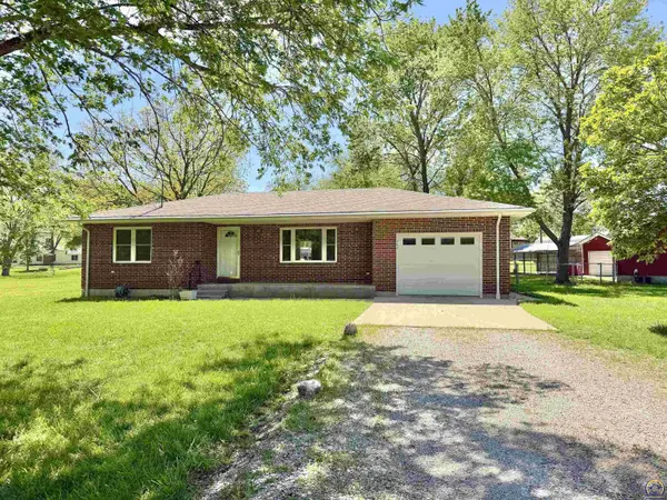 111 Garrettson St, Burlington, KS 66839