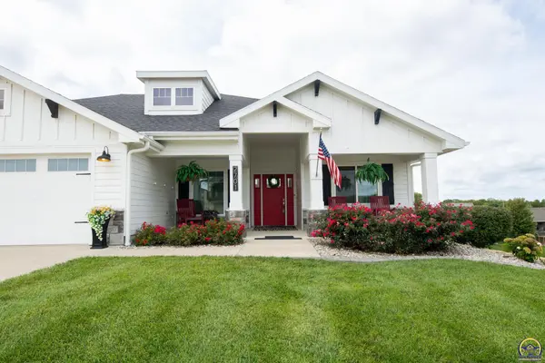 2701 Twin Lakes Dr, Emporia, KS 66801
