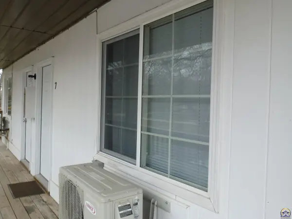 905-909 East ST, Emporia, KS 66801