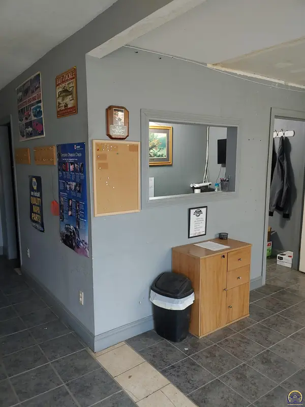 203 E Front St, Perry, KS 66073